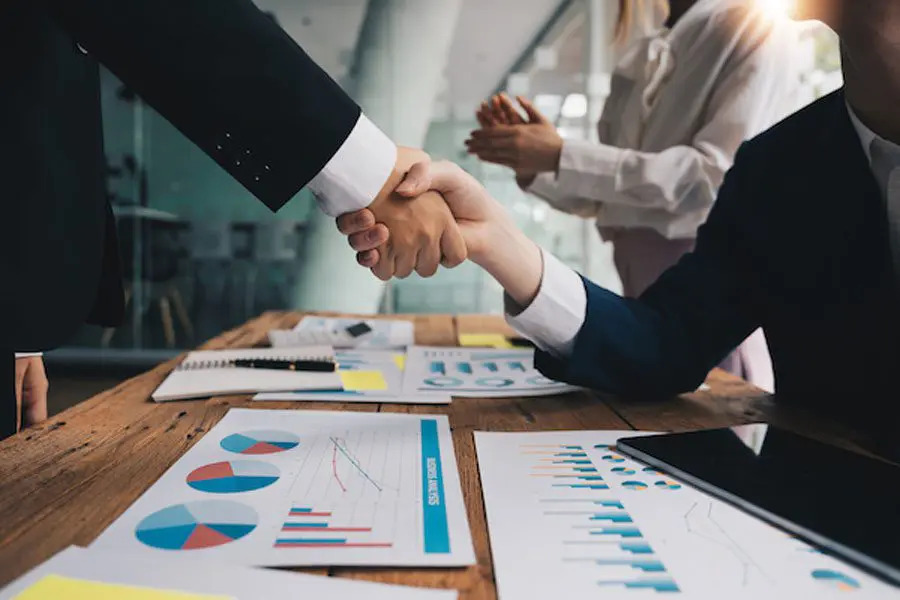 خدمات الدمج والاستحواذ